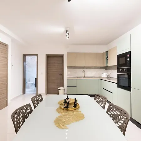 Charming 2br W/large Living Area Off The Promenade By 360 Estates * Gzira