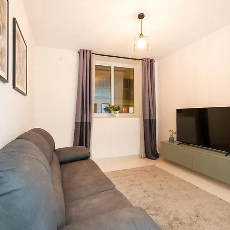 Charming 2br W/large Living Area Off The Promenade By 360 Estates