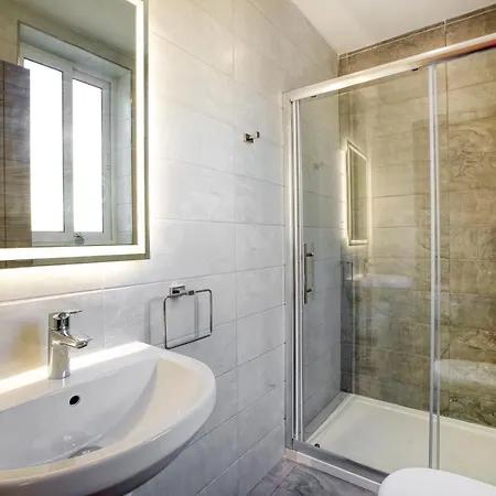 Charming 2br W/large Living Area Off The Promenade By 360 Estates *