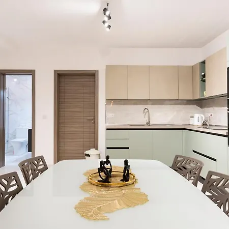 Charming 2br W/large Living Area Off The Promenade By 360 Estates Gzira
