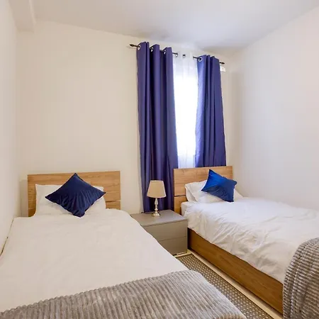 Charming 2br W/large Living Area Off The Promenade By 360 Estates شقة